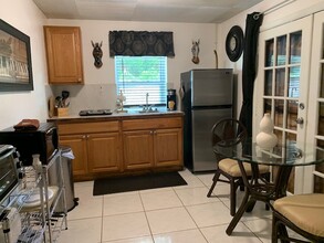 22526 Old Dixie Hwy, Unit Bougainvillea Cottage in Goulds, FL - Building Photo - Building Photo