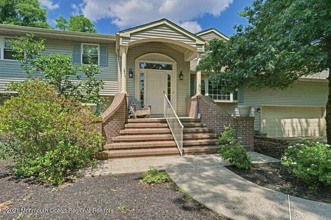 property at 5 Arlene Dr