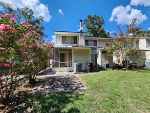 6161 SW 8th Ln in Gainesville, FL - Foto de edificio - Building Photo