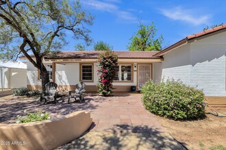 2208 E Earll Dr in Phoenix, AZ - Building Photo - Building Photo