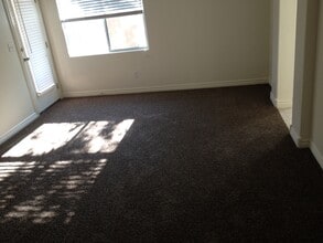 4036 Whispering Quail Ct in Las Vegas, NV - Foto de edificio - Building Photo