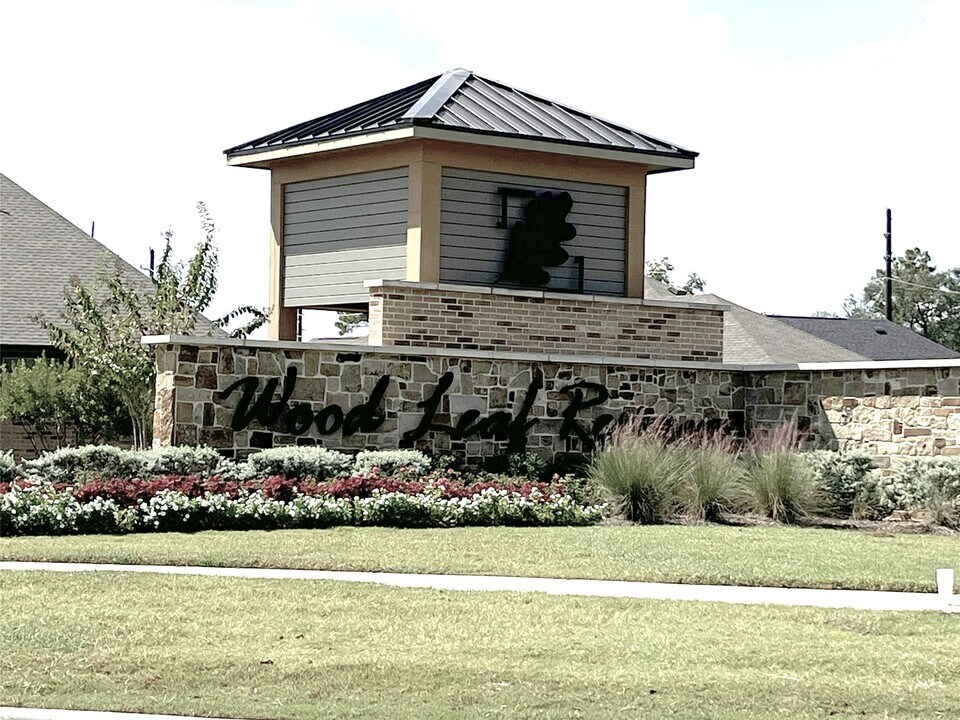 2319 Forest Flower Wy in Tomball, TX - Building Photo