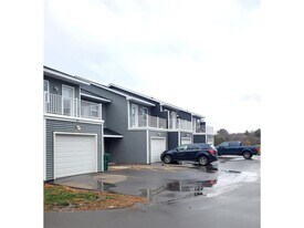 301 S Wasson Ln in River Falls, WI - Building Photo