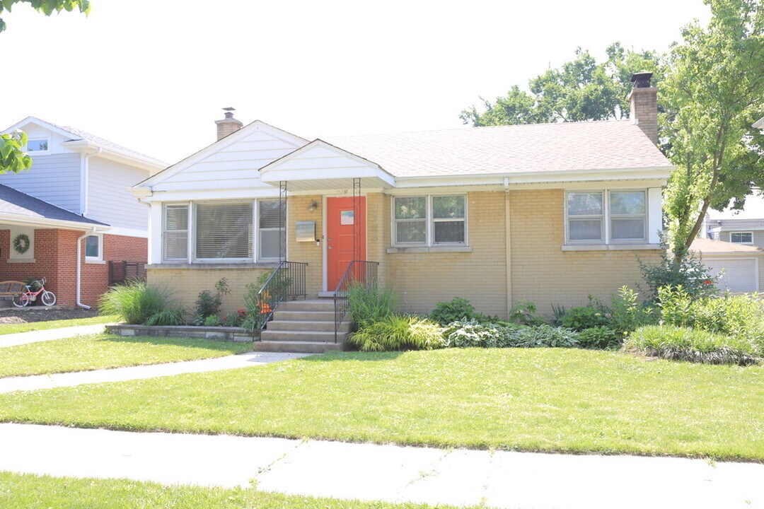 3734 Morton Ave in Brookfield, IL - Building Photo