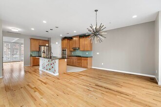 25 Creekside Ct in Secaucus, NJ - Building Photo - Building Photo