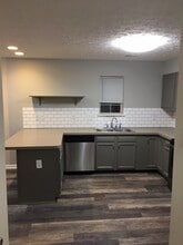 110 Falling Water Cir in Munroe Falls, OH - Building Photo - Building Photo