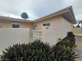 702 Joel Blvd in Lehigh Acres, FL - Building Photo