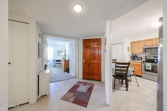 9430 E Mission Ln in Scottsdale, AZ - Foto de edificio - Building Photo