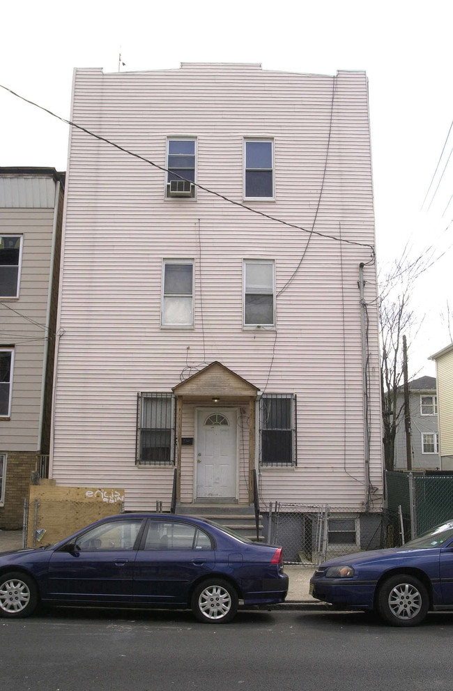 182 Webster Ave in Jersey City, NJ - Foto de edificio - Building Photo