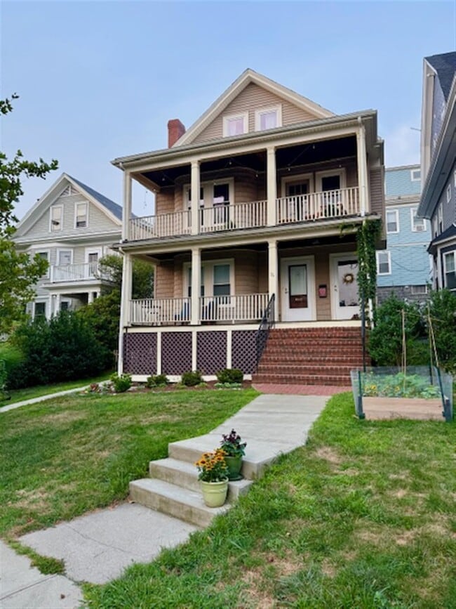 76 Powder House Blvd, Unit 1 in Somerville, MA - Building Photo - Building Photo