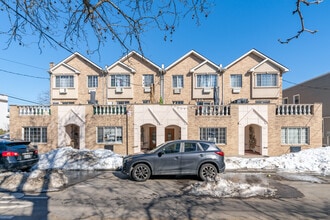 7005 67th Pl in Glendale, NY - Building Photo - Building Photo