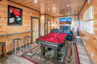 739 Picadilly Ln in Gatlinburg, TN - Building Photo - Building Photo