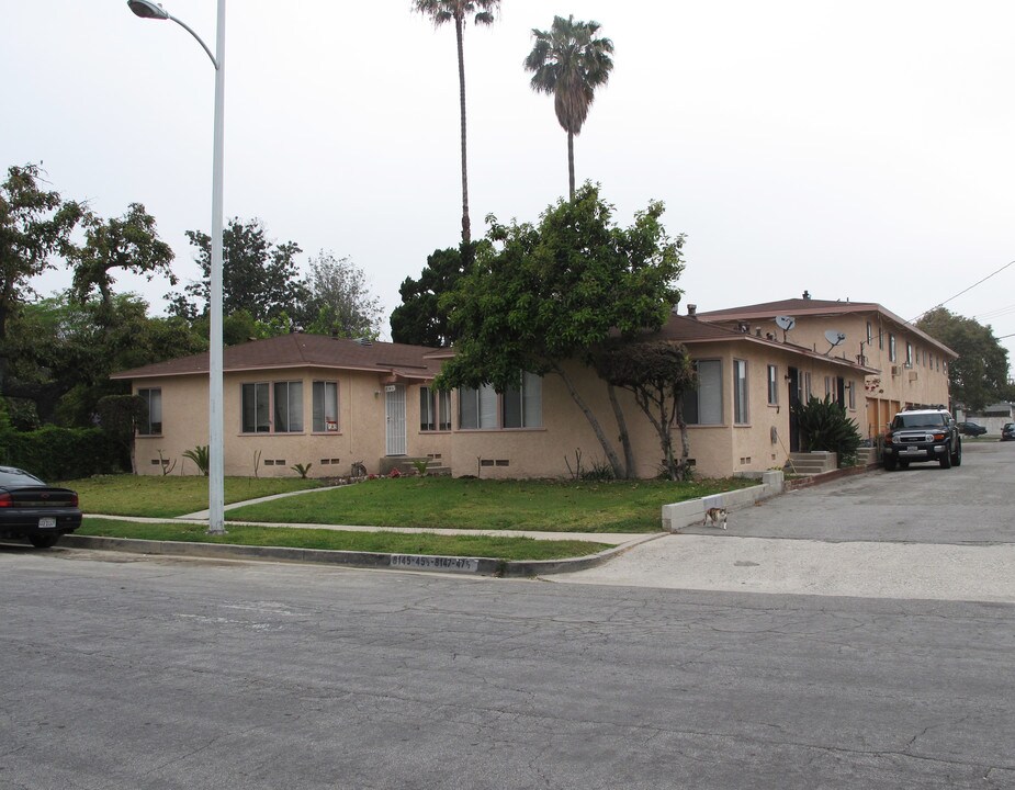 8145-8147 1/2 E. 4th St. in Downey, CA - Foto de edificio