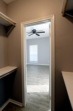 8800 Westplace Dr in Houston, TX - Building Photo - Building Photo