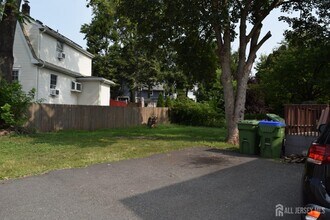 4027 Woodbridge Ave in Edison, NJ - Building Photo - Building Photo