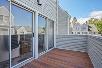 37 Wilton Crst in Wilton, CT - Foto de edificio - Building Photo