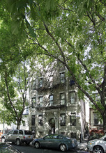 2425 Lorillard Pl in Bronx, NY - Foto de edificio - Building Photo