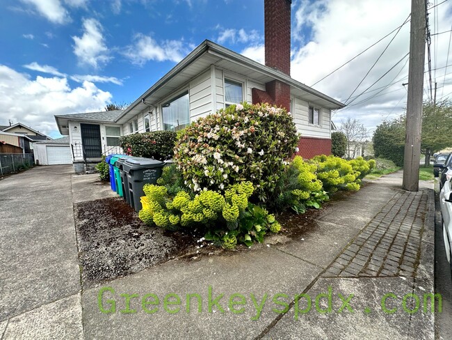 property at 7521 N Williams Ave
