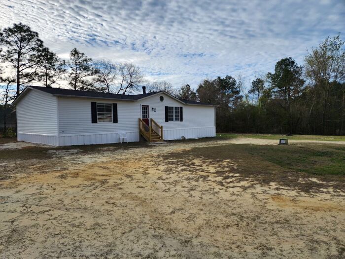 384 McKay Dr in Spring Lake, NC - Building Photo