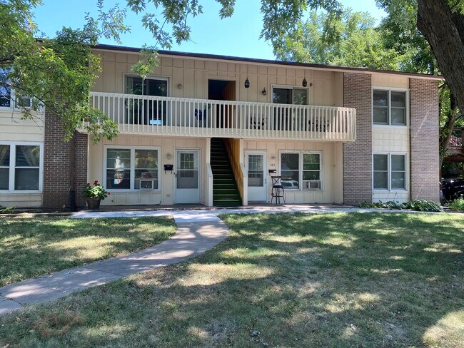 105 N 5th St, Unit 101 in Fairfield, IA - Building Photo - Building Photo