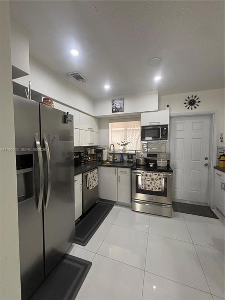 5271 NW 5th St, Unit 5271 in Miami, FL - Foto de edificio - Building Photo