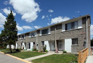 2008 Martin Grove Rd in Toronto, ON - Building Photo
