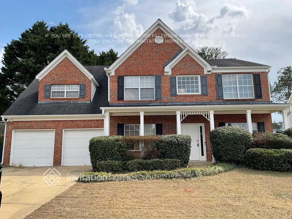 331 Silver Springs Dr in Sugar Hill, GA - Foto de edificio