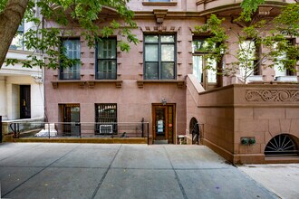 38 W 69th St in New York, NY - Building Photo - Building Photo