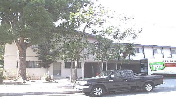 5729 Halbrent Ave in Van Nuys, CA - Building Photo