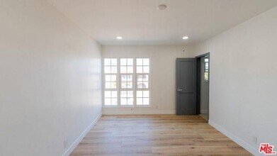 835 S Sherbourne Dr in Los Angeles, CA - Building Photo - Building Photo