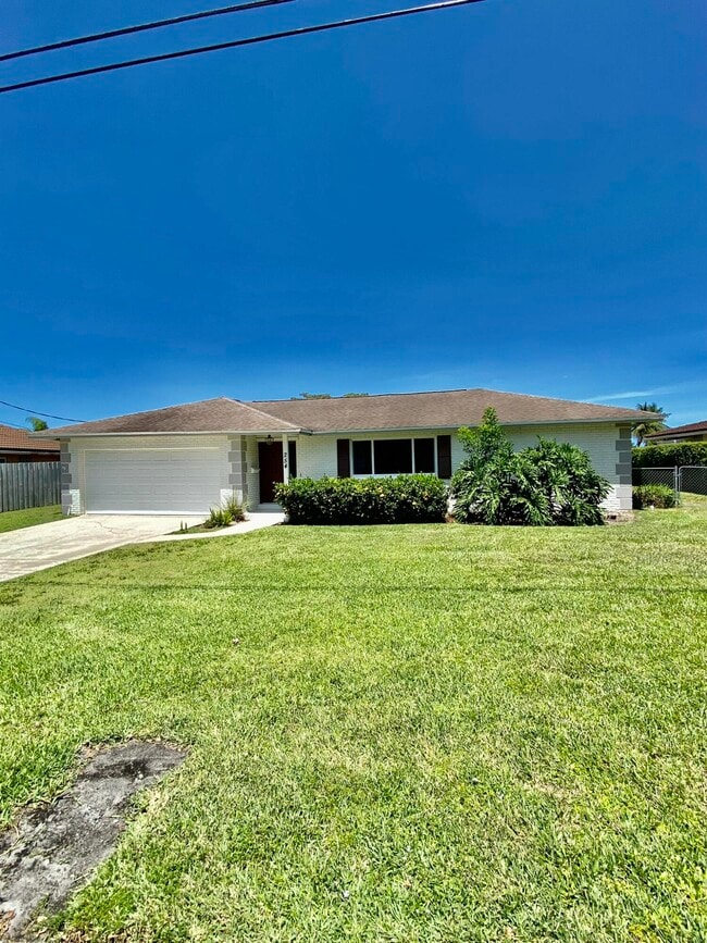 254 NW 11th Ave in Boca Raton, FL - Building Photo - Building Photo