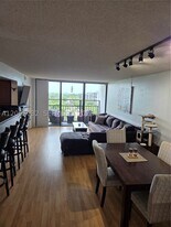 200 Leslie Dr in Hallandale Beach, FL - Building Photo