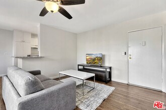 932 Wilcox Ave in Los Angeles, CA - Building Photo - Building Photo