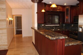 4540 SW 15th St in Miami, FL - Foto de edificio - Building Photo