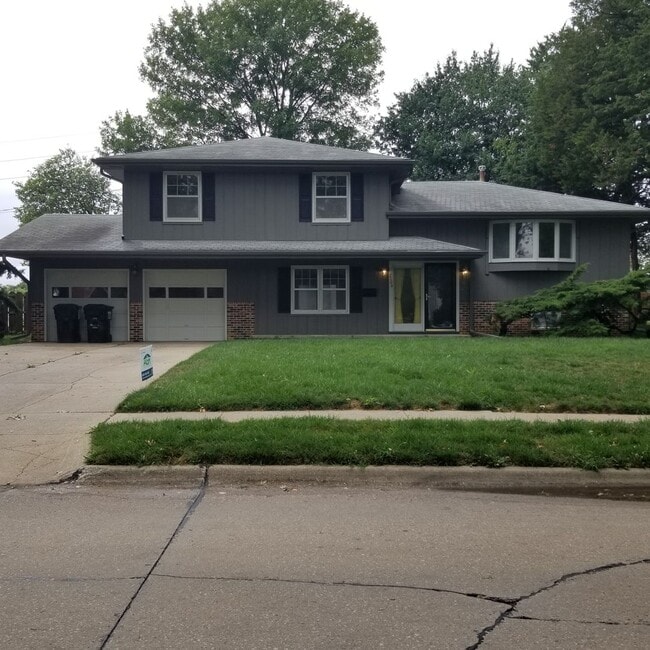 property at 7106 Pine Dr