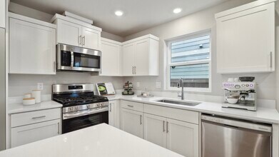 674 Pickering Ln in Woodburn, OR - Building Photo - Building Photo