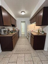 1306 W Michigan Ave, Unit 02 in Battle Creek, MI - Building Photo - Building Photo