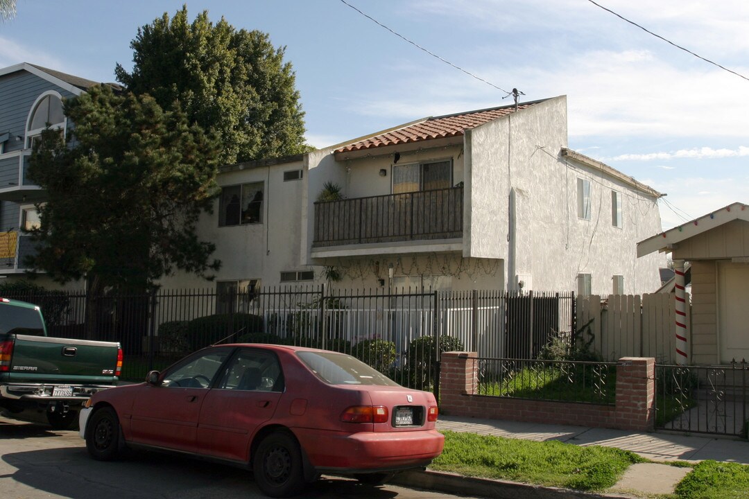 2910 E 16th St in Long Beach, CA - Building Photo