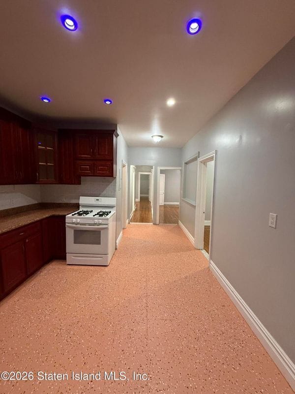 335 Clifton Ave in Staten Island, NY - Foto de edificio - Building Photo