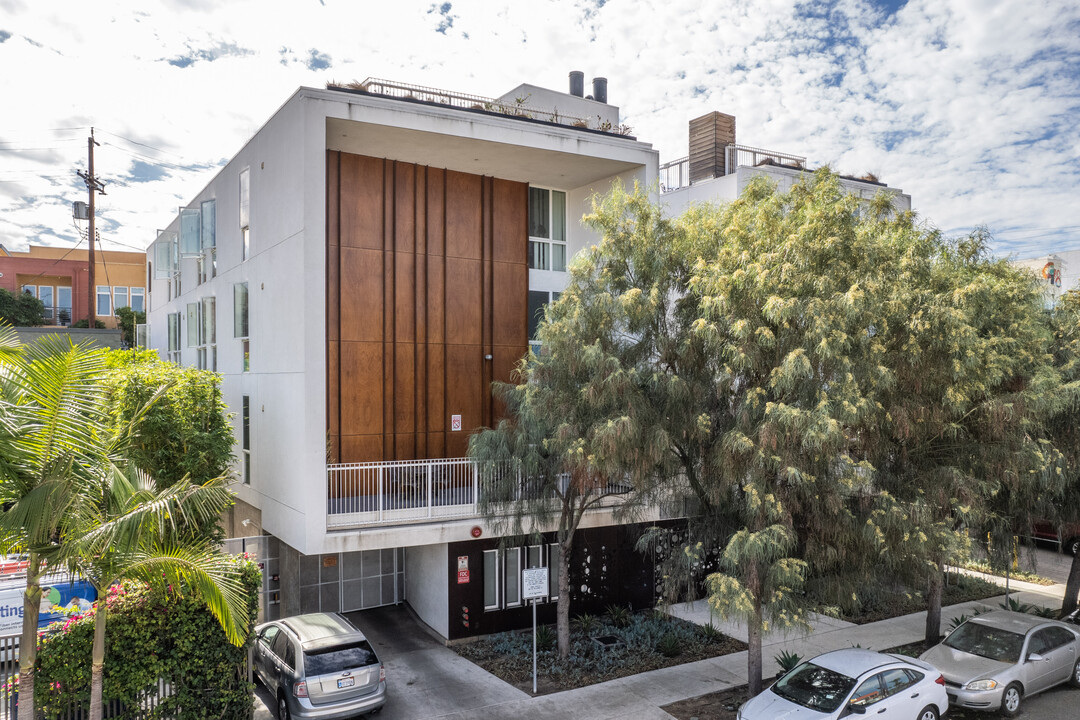 Gateway Apartments in Marina Del Rey, CA - Building Photo