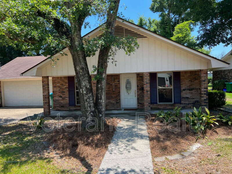 2316 Demaret Dr in Gulfport, MS - Building Photo