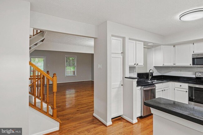 7951 Brightmeadow Ct in Ellicott City, MD - Foto de edificio - Building Photo