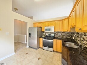 85 Williamson Ct in Bridgewater, NJ - Building Photo - Building Photo