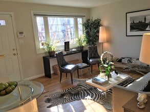 1316 Constitution Ave NE, Unit 1 in Washington, DC - Foto de edificio - Building Photo