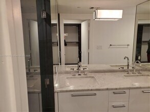900 Biscayne, Unit 307 in Miami, FL - Foto de edificio - Building Photo