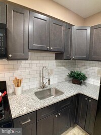 207 E Cambria St photo'