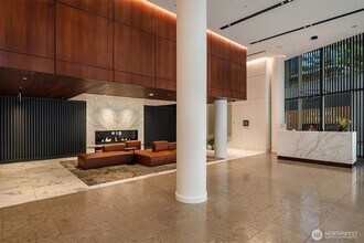 10700 NE 4th St, Unit 424 in Bellevue, WA - Building Photo - Building Photo