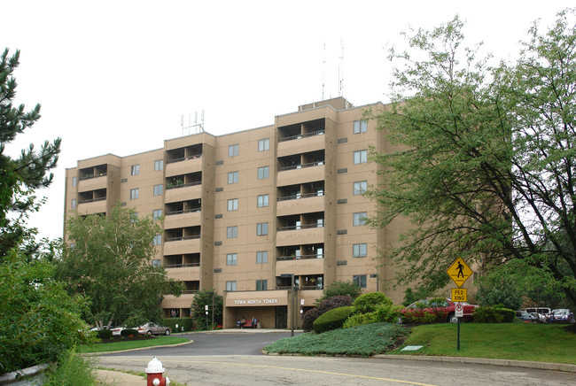 Town North Tower in Pittsburgh, PA - Foto de edificio - Building Photo