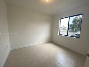 575 NE 208th Terrace in Miami, FL - Building Photo - Building Photo