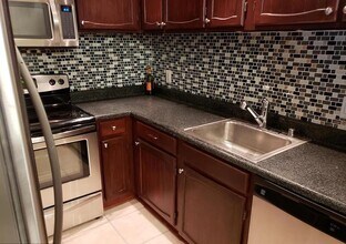 13102 Wonderland Way, Unit 194 in Germantown, MD - Building Photo - Building Photo